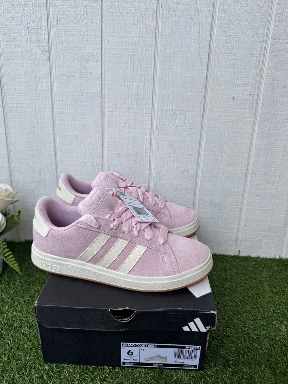 Adidas grand court 00’s Women’s Pink Suede Skate Sneakers size 7.5 youth 6 - Picture 2 of 10